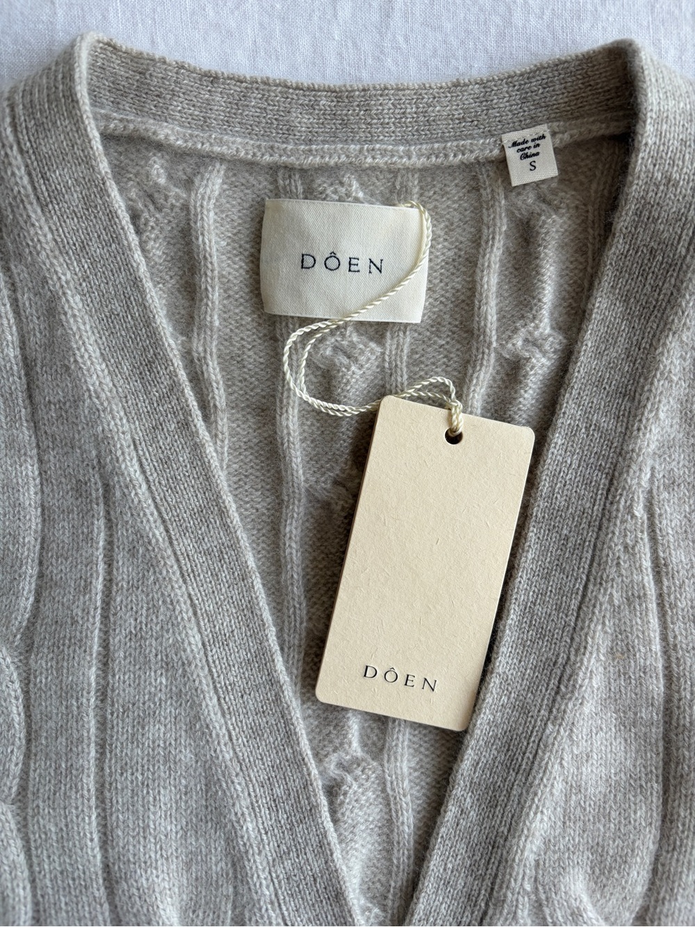 NWT Doen Alberta Cashmere V Neck Button Cable Knit Sleeveless Top Cottage Cream - Picture 7 of 12